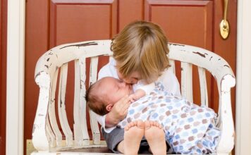 Czym różni się opieka od pomocy?