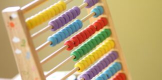 Kto opracowuje regulacje z zakresu rachunkowości w USA?